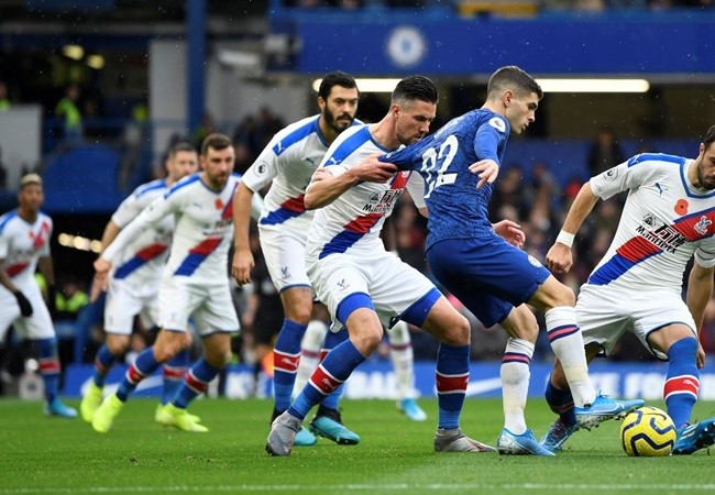 10 hình ảnh đẹp nhất vòng 12 EPL: 'Pháo đài' Anfield; Quỷ đỏ hồi sinh - Bóng Đá