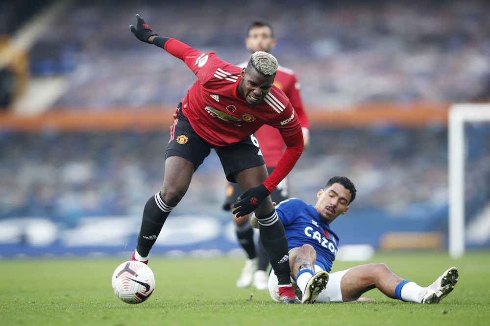 Chưa bàn đẳng cấp, Van de Beek đã cho thấy sự khác biệt quá lớn so với Pogba - Bóng Đá