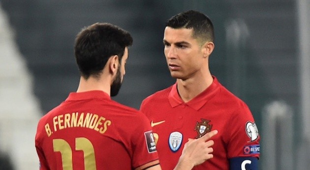 Ronaldo tiến sát kỷ lục nhưng lu mờ trước Fernandes - Bóng Đá