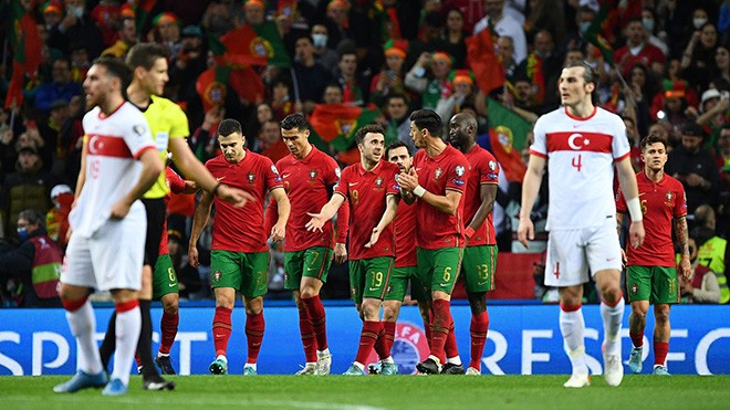 Ronaldo nhạt nhòa trong chiến thắng của Bồ Đào Nha - Bóng Đá