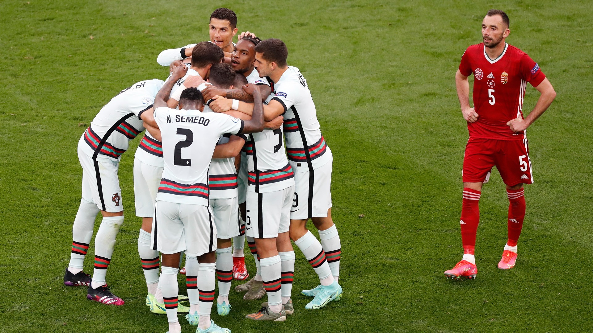 10 thống kê Hungary 0-3 Bồ Đào Nha: Ngả mũ Ronaldo! - Bóng Đá