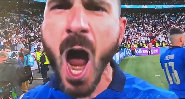 Bonucci yelling “It’s coming to Rome!” at the camera - Bóng Đá