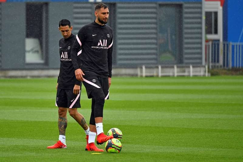 Thái độ của Neymar khi Messi gia nhập PSG - Bóng Đá