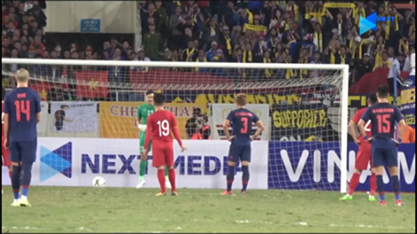 CHOÁNG! Lộ hình ảnh Quang Hải làm điều không ngờ giúp Văn Lâm cản penalty - Bóng Đá