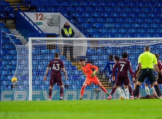 Hành động 'dại dột' của sao trẻ Leeds giúp Chelsea giành chiến thắng - Bóng Đá
