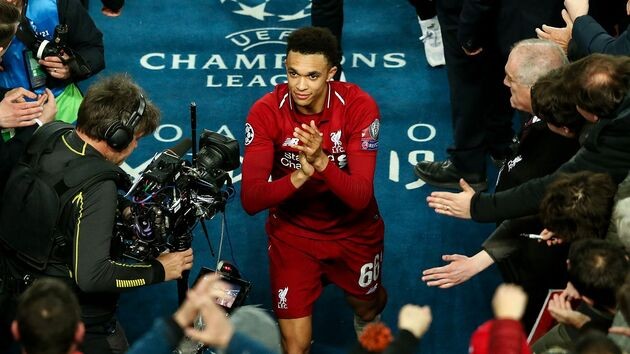 Trent Alexander-Arnold 22 tuổi - Bóng Đá