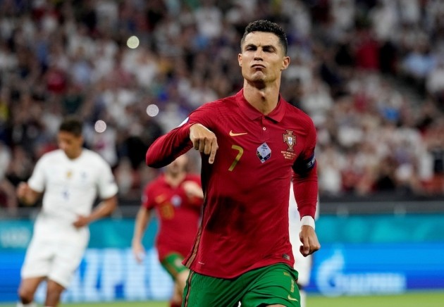 Donny van de Beek shares 'fantastic' Cristiano Ronaldo to Manchester United transfer verdict - Bóng Đá