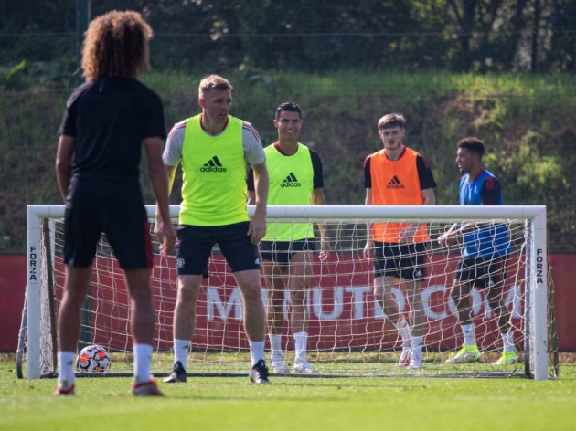hình Ronaldo tập với Man Utd - Bóng Đá