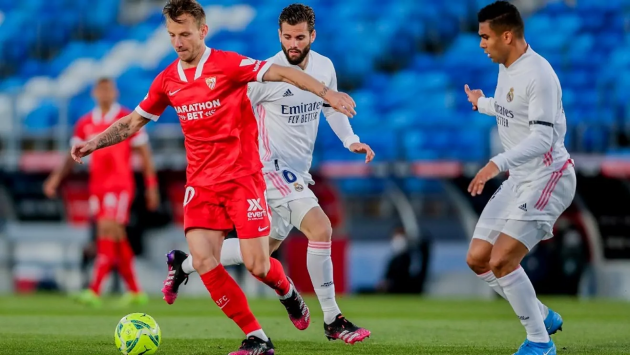 Rakitic: It's a clear penalty, the ball changes direction after hitting Militao's arm - Bóng Đá