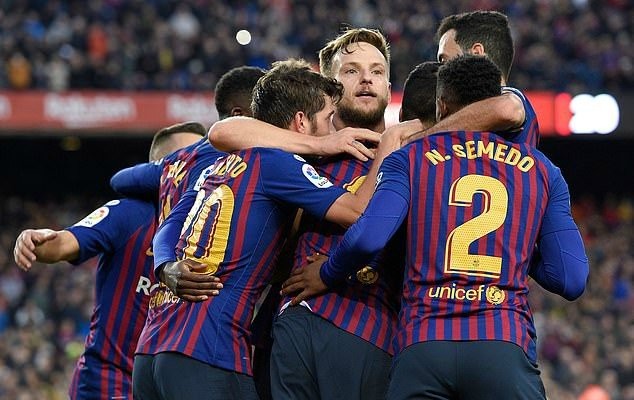 Manchester City manager Pep Guardiola is reportedly interested in signing Barcelona midfielder Ivan Rakitic. - Bóng Đá