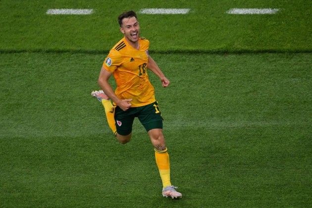 Sol Campbell hints at Arsenal return for Juventus star Aaron Ramsey and backs ‘incredible’ Wales to reach Euro 2020 semi-finals - Bóng Đá