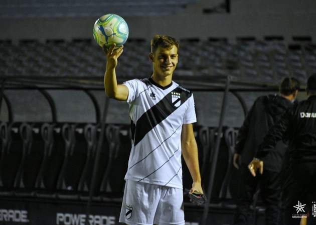 Bùng nổ, 'ngọc quý' được Barca theo đuổi phá kỷ lục của Pele ở tuổi 16 - Bóng Đá