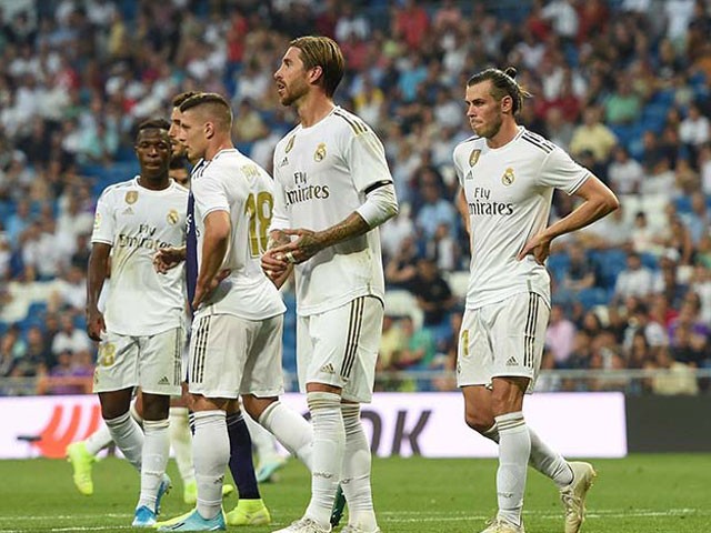 Twitter Reacts as Dreadful 10-Man Los Blancos Slump to First League Defeat - Bóng Đá