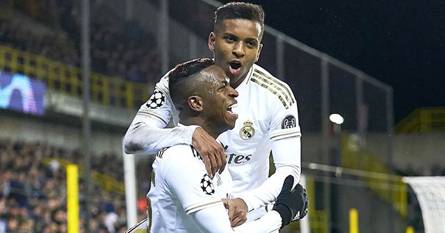 Ancelotti 'lên dây cót' cho 2 vũ công Samba - Bóng Đá