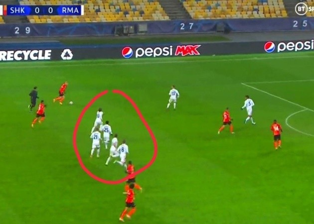 Real sa sút thảm hại: Điều gì đang xảy ra với Zidane và 'nhà vua'? - Bóng Đá