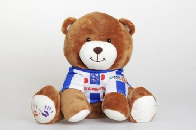 Eredivisie side Heerenveen put 15,000 teddy bears in the stands this weekend to raise awareness for children in the Netherlands who have cancer.  - Bóng Đá