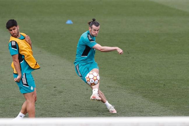 Bale lại khiến Liverpool 