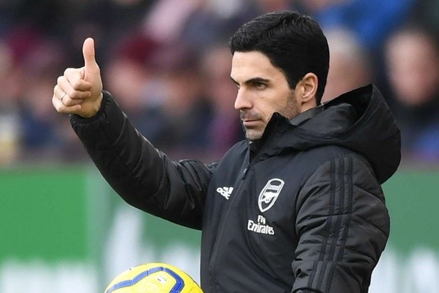 Arsenal's Ben White decision shows two transfer strategies as Manchester United near Varane deal - Bóng Đá
