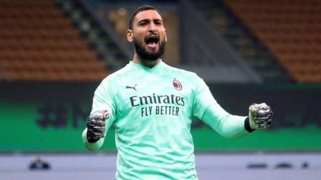 Chelsea's hopes of snapping up Gianluigi Donnarumma are still alive as 'AC Milan struggle to agree terms' with star goalkeeper over new deal - Bóng Đá