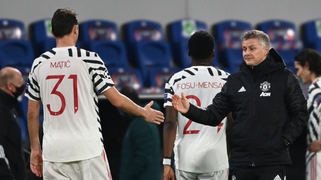 Man Utd: Đừng để Chelsea giành luôn 