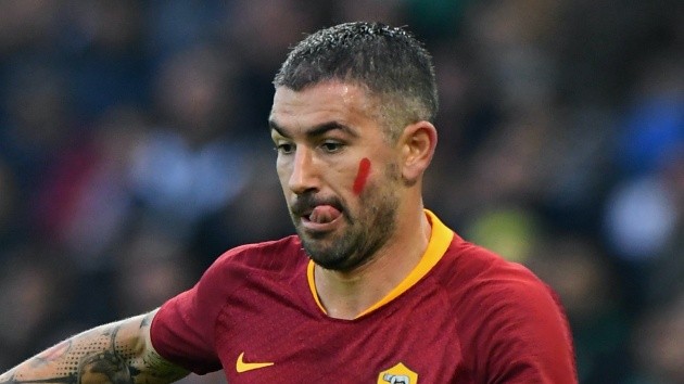 Inter will complete the signings of Aleksandar Kolarov (Roma), Arturo Vidal (Barcelona) and Matteo Darmian (Parma) this week, Corriere dello Sport report. - Bóng Đá