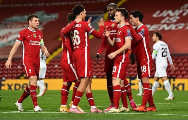 Jurgen Klopp could use one of three Liverpool midfielders to fill in at centre-back - Bóng Đá