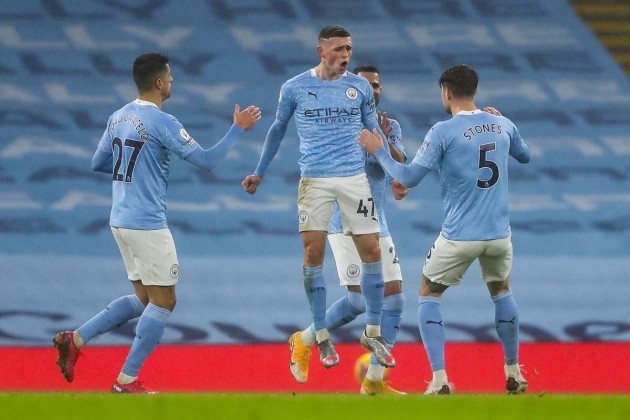 Man City lại bay cao nhờ 