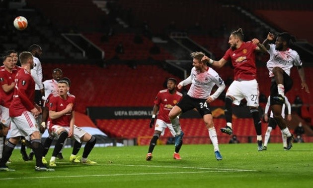 Khiến Milan ôm hận, 