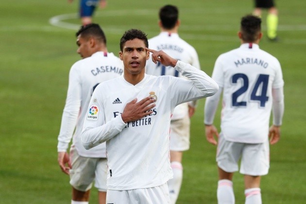 Man Utd khôn ngoan, quên Varane và chiêu mộ 