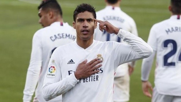 Cần gì Varane, Man Utd ký ngay 