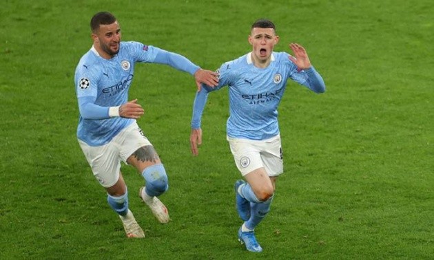 Man City lại bay cao nhờ 