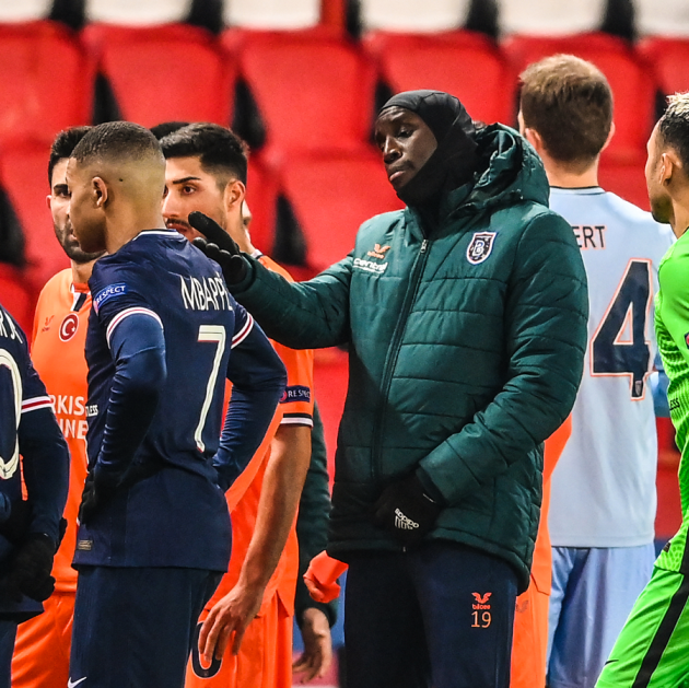 Trọng tài phân biệt chủng tộc, trận PSG - Istanbul BB hoãn ngay hiệp 1 - Bóng Đá