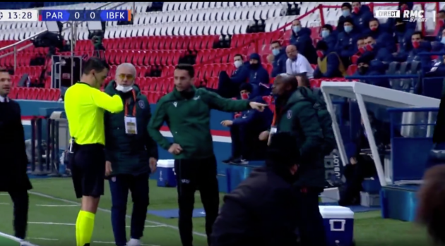 Trọng tài phân biệt chủng tộc, trận PSG - Istanbul BB hoãn ngay hiệp 1 - Bóng Đá