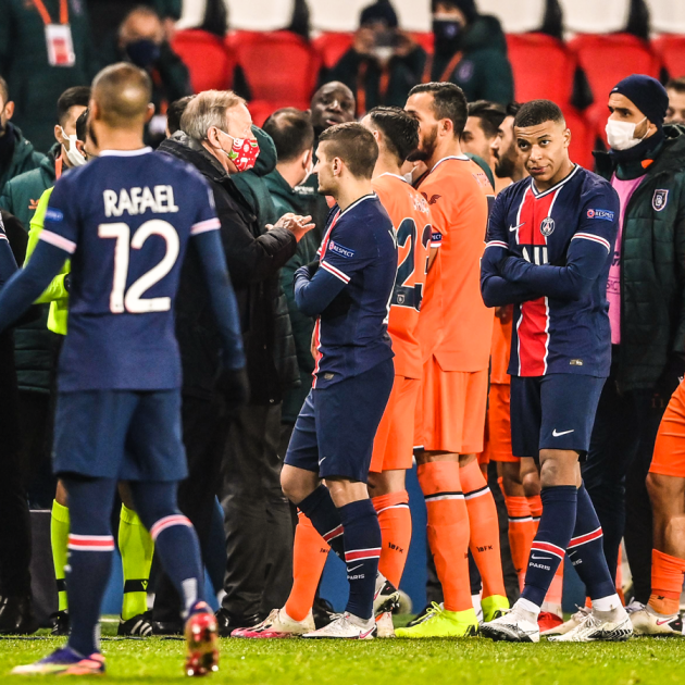 Trọng tài phân biệt chủng tộc, trận PSG - Istanbul BB hoãn ngay hiệp 1 - Bóng Đá