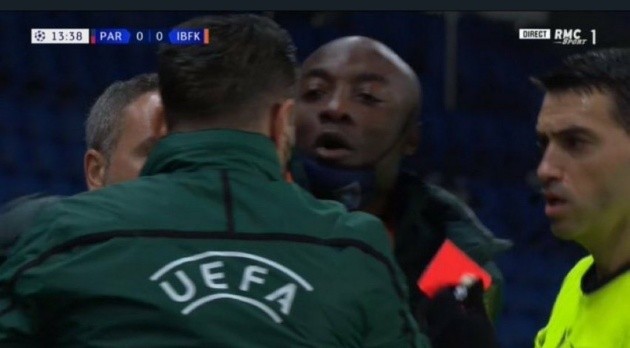 Trọng tài phân biệt chủng tộc, trận PSG - Istanbul BB hoãn ngay hiệp 1 - Bóng Đá