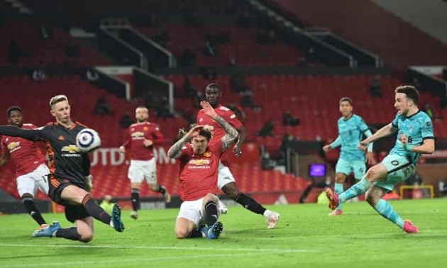 Thảm bại trước Liverpool, Man Utd phải nhân đôi 