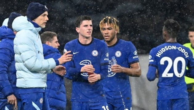 Cải cách Chelsea, Tuchel đứng giữa 