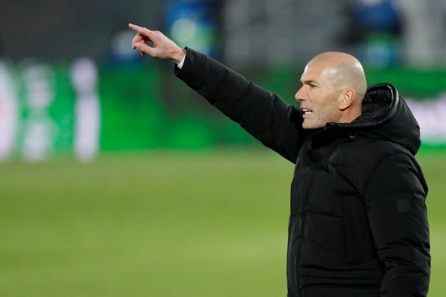 Real thắng Gladbach, 3 
