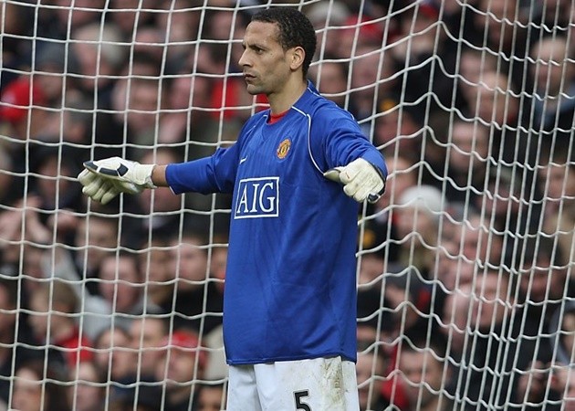 Từ Kane đến Terry: 10 thủ môn bất đắc dĩ nổi tiếng của làng túc cầu - Bóng Đá