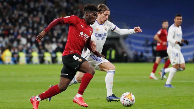 Fan Real đã phát hiện ra thần tượng mới tại sân Bernabeu - Bóng Đá