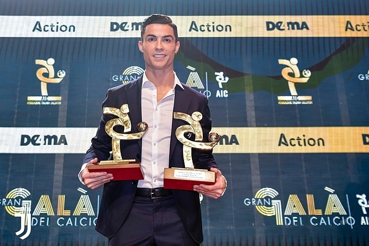 Giành cú đúp danh hiệu, Ronaldo vẫn đang xếp sau Lionel Messi! - Bóng Đá