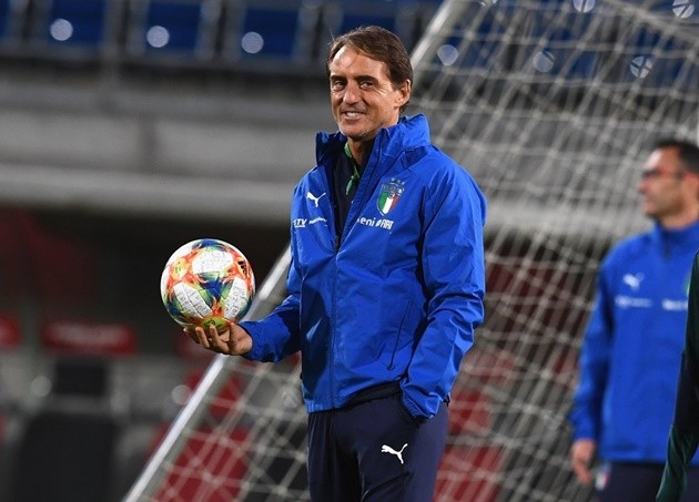 Roberto Mancini has just signed his contract extension  - Bóng Đá