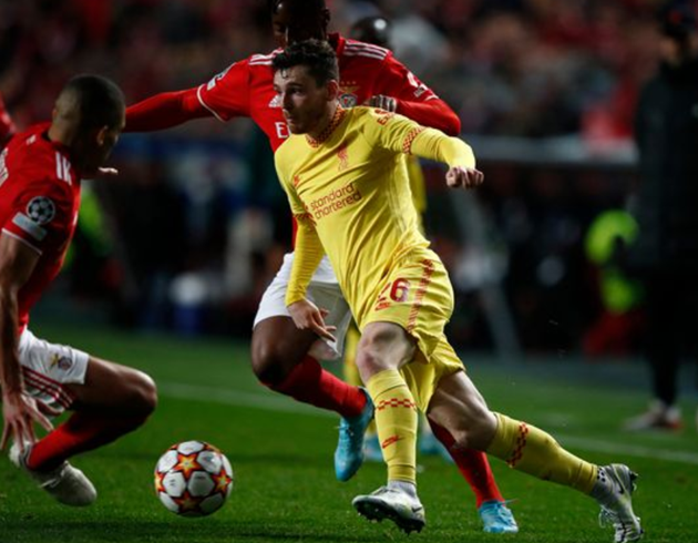 Andy Robertson sends message to Benfica fans after he has lighters thrown at him - Bóng Đá