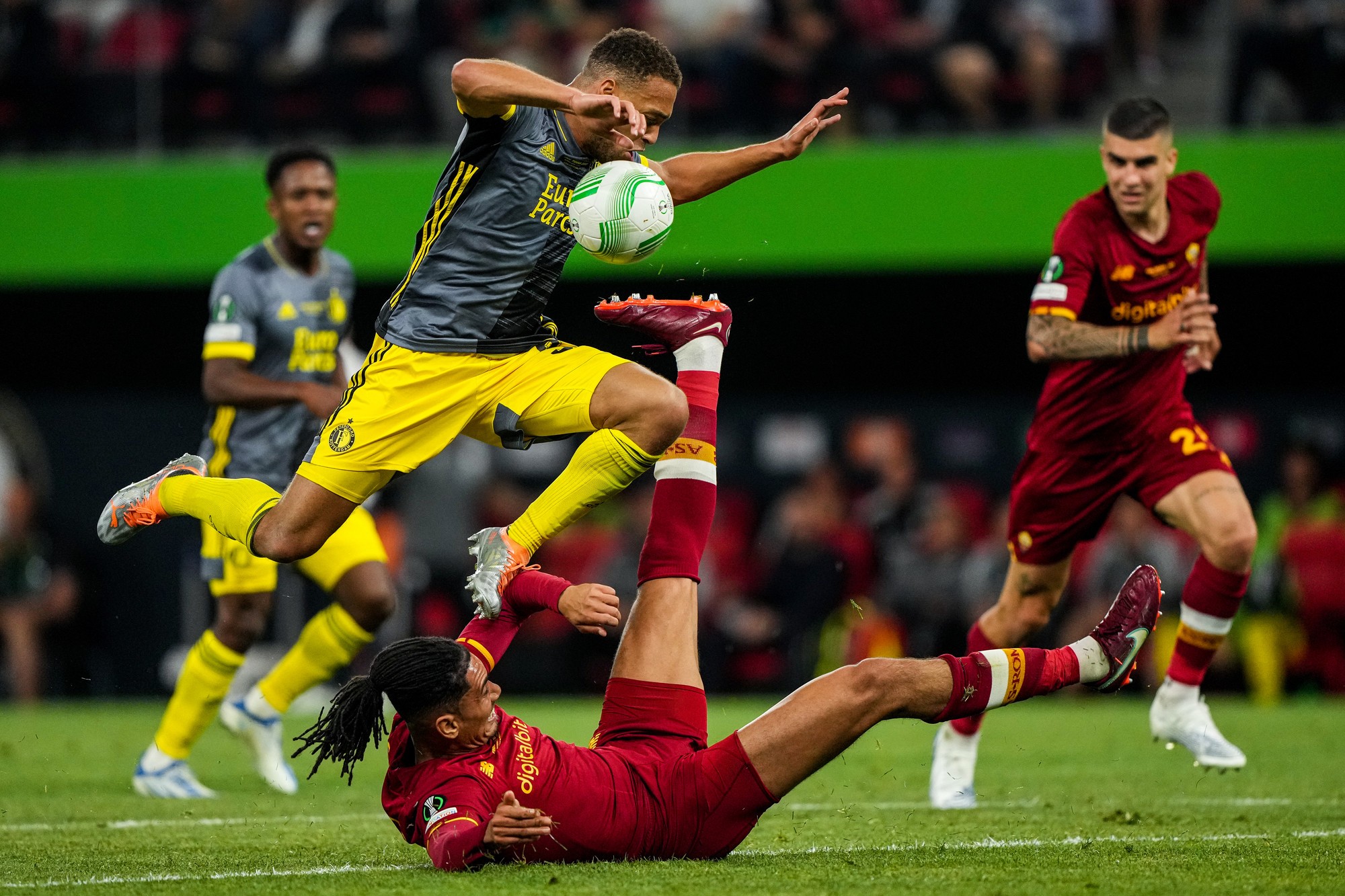 Người thừa M.U hóa đá tảng, xuất sắc giúp Mourinho lập kỷ lục - Bóng Đá