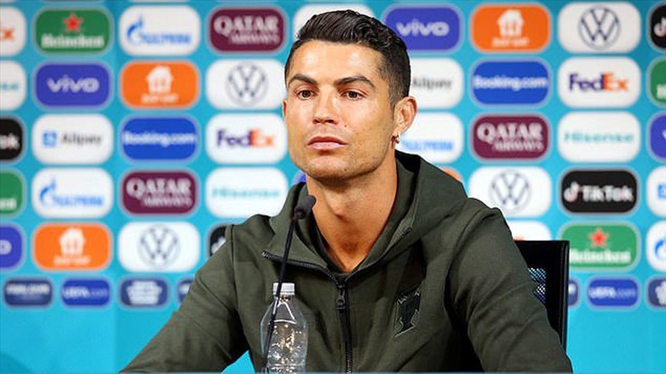 Ronaldo, Pogba và 2 thông điệp trái ngược - Bóng Đá