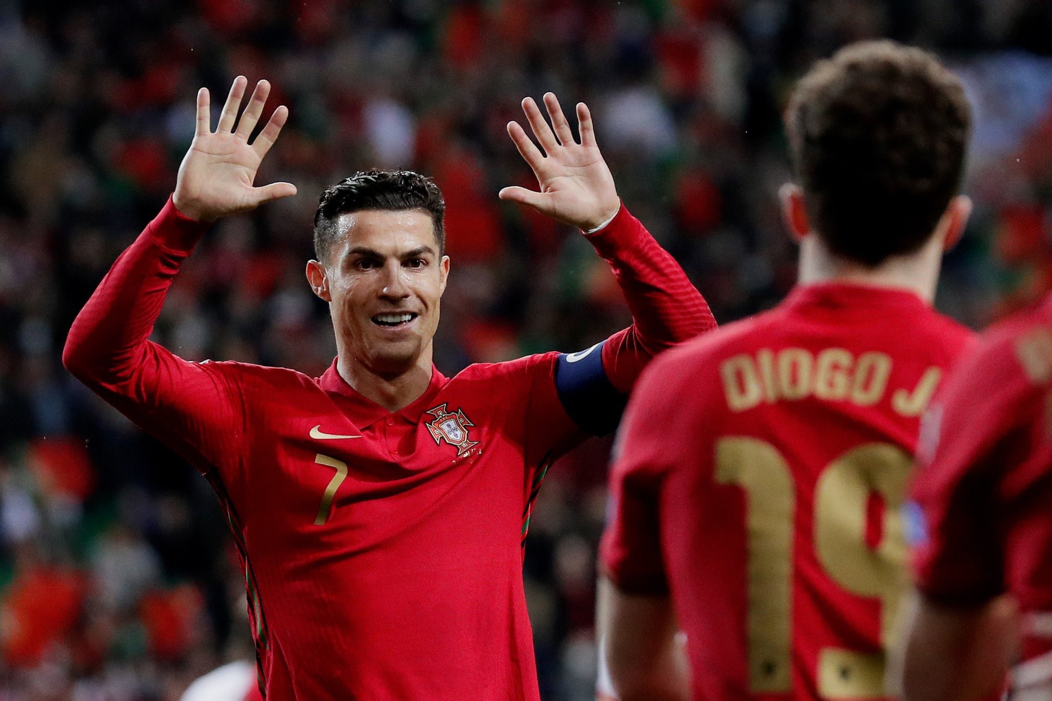 Ronaldo nhạt nhòa trong chiến thắng của Bồ Đào Nha - Bóng Đá