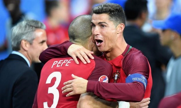 Pepe khuyên Ronaldo về Bồ Đào Nha chơi bóng - Bóng Đá