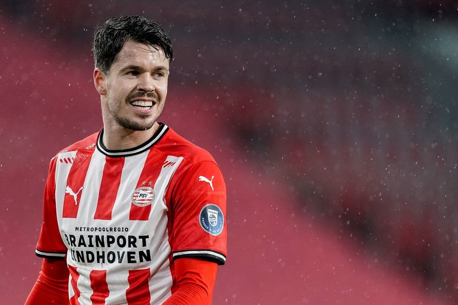PSV Eindhoven sign Chelsea midfielder Marco van Ginkel - Bóng Đá