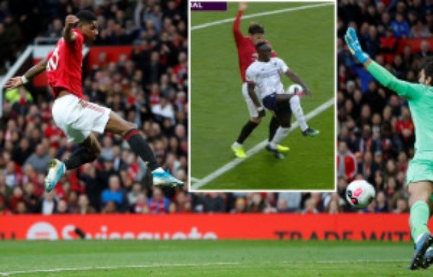 Chùm ảnh: Klopp tức giận khi VAR công nhận bàn thắng của Rashford - Bóng Đá