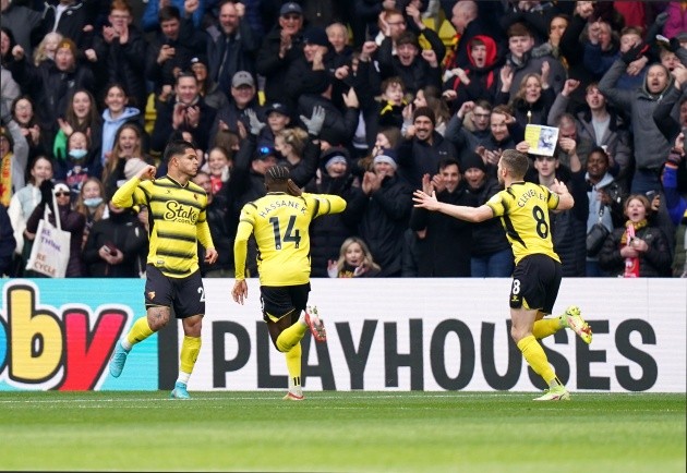 Trận Watford - Arsenal tái hiện siêu phẩm ngả bàn đèn của Rooney - Bóng Đá